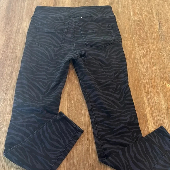 Rock‎ & Republic Pants Women's Size 10 Denim-R FEVER Pull On Slimming - Picture 7 of 10